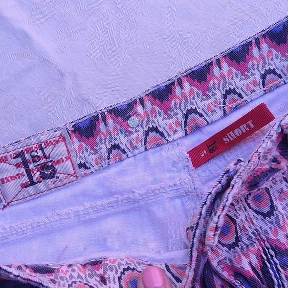 Size 5: 1st Kiss: Multi Color Jean Shorts - Picture 4 of 6